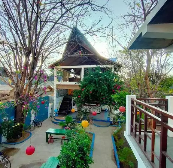 تختخواب در اتاق مشترک, Gili Beach Bum Hostel