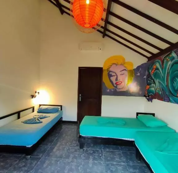 اتاق لوکس سه تخته, Gili Beach Bum Hostel