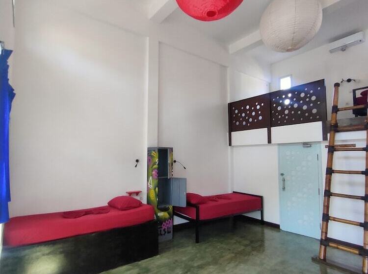 共用房间的床, Gili Beach Bum Hostel