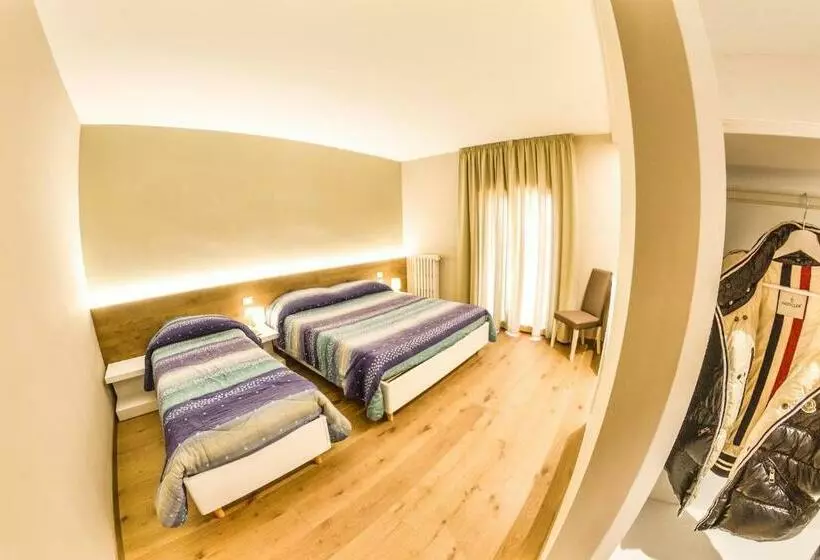 Superior Kolmen Hengen Huone, Grand Hotel Europa Rivisondoli Centro
