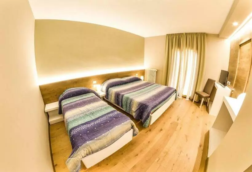 Superior Kolmen Hengen Huone, Grand Hotel Europa Rivisondoli Centro
