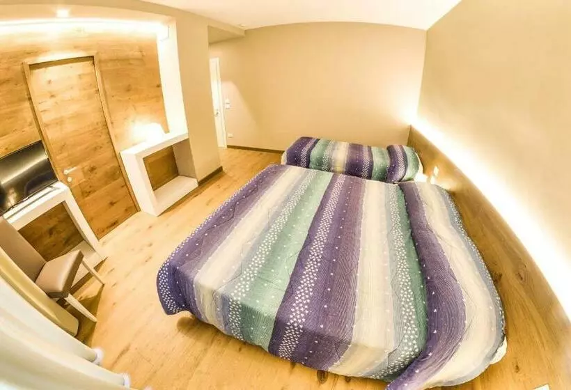 Superior Kolmen Hengen Huone, Grand Hotel Europa Rivisondoli Centro