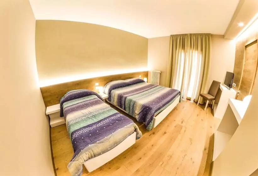 Superior Kolmen Hengen Huone, Grand Hotel Europa Rivisondoli Centro