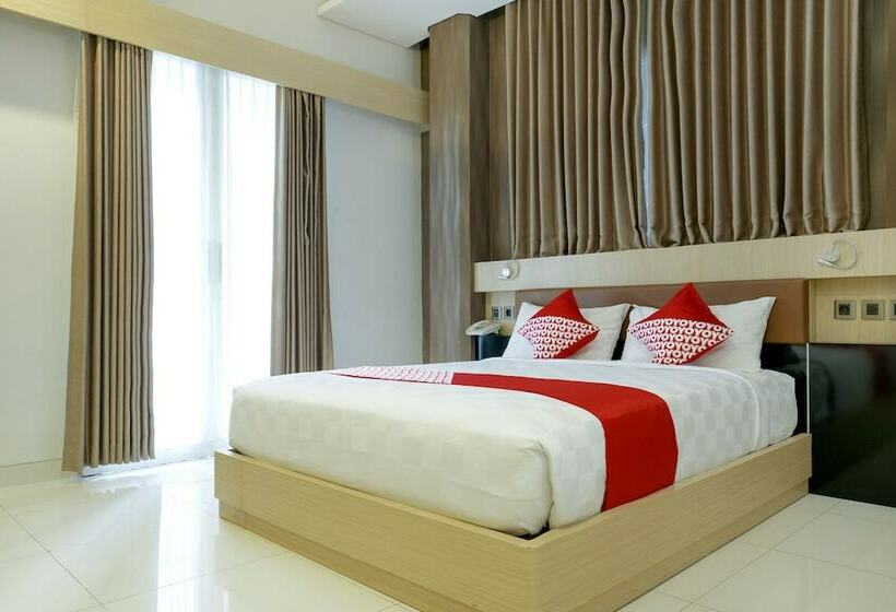 غرفة ديلوكس, Sans Hotel Grand Omah Sastro