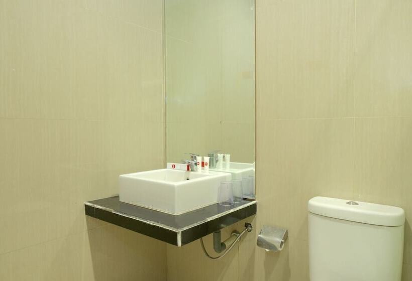 غرفة ديلوكس, Sans Hotel Grand Omah Sastro