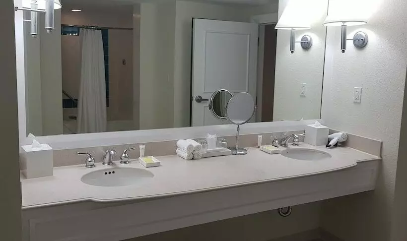 اتاق استاندارد با تخت بزرگ, Lighthouse Pointe At Grand Lucayan