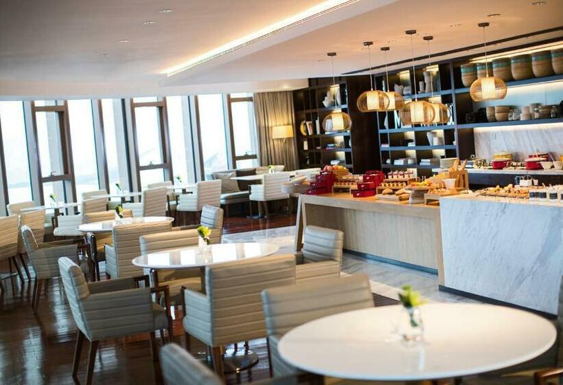 Номер Executive, Renaissance Nanjing Olympic Centre