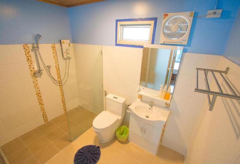 بنجلو قياسى مطل على البحر, Seafar Resort