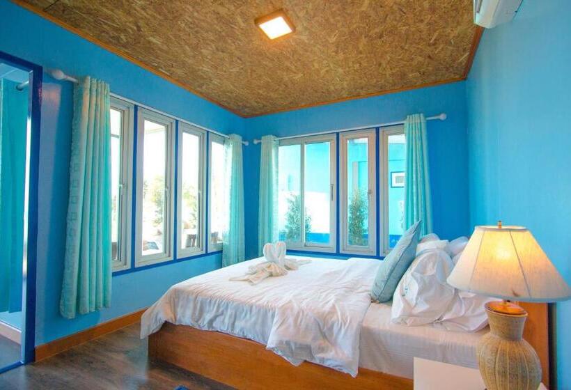 بنجلو قياسى مطل على البحر, Seafar Resort