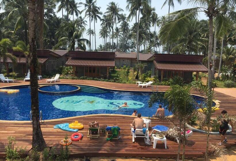 Номер Стандарт Вид на Бассейн, Seafar Resort