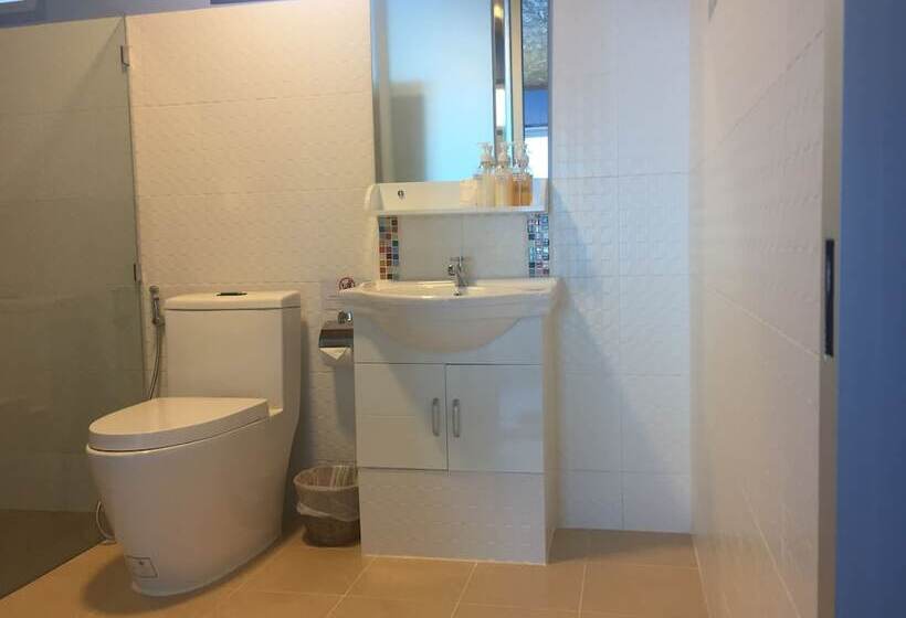 بنجلو قياسى مطل على البحر, Seafar Resort