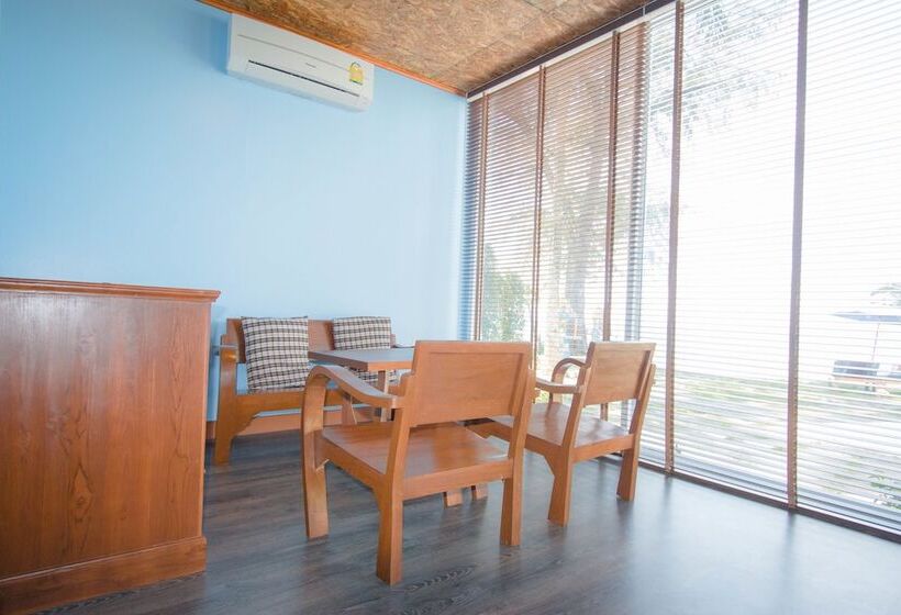 بنجلو قياسى مطل على البحر, Seafar Resort