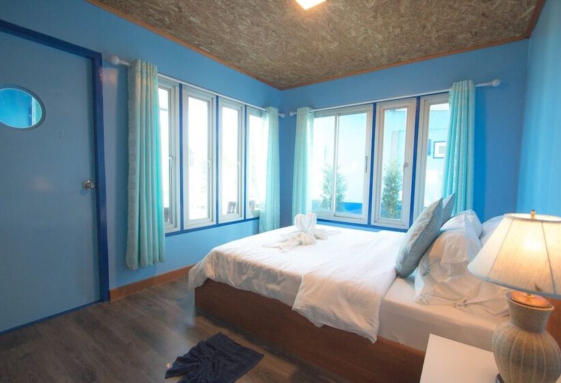 بنجلو قياسى مطل على البحر, Seafar Resort