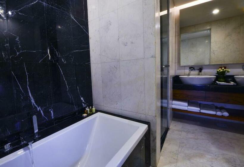 اتاق لوکس با تخت بزرگ, The Avenue