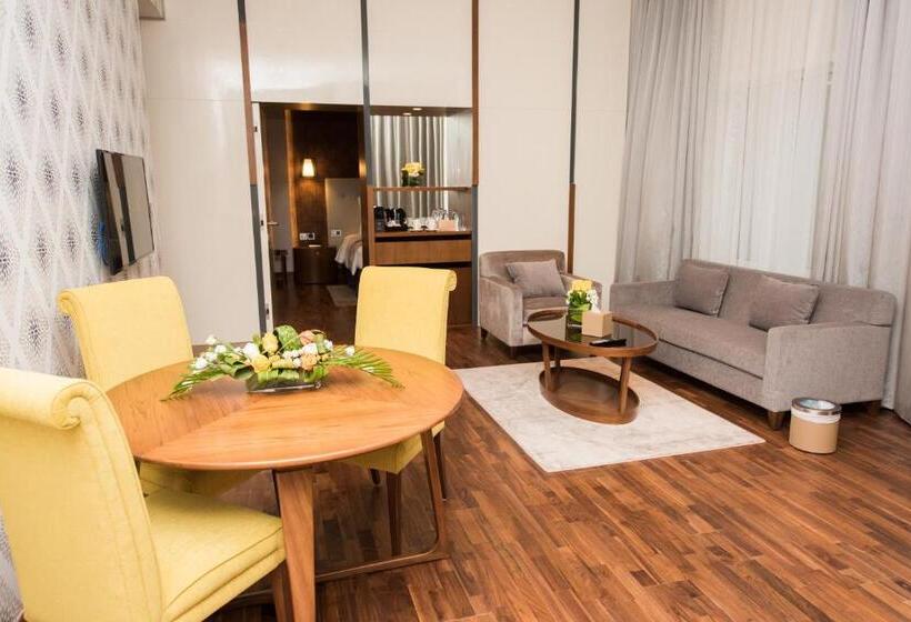 سوییت اجرایی, The Avenue