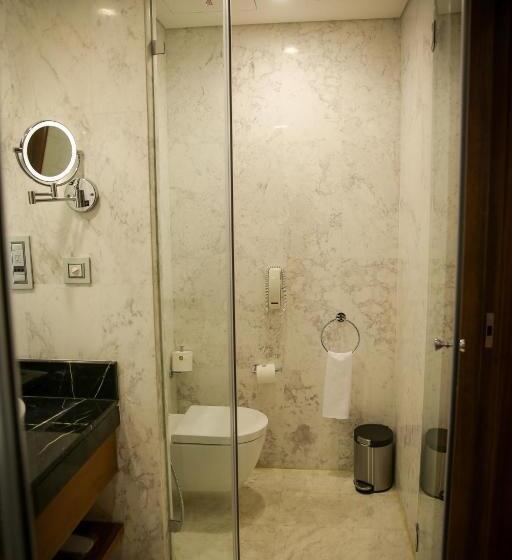 اتاق لوکس, The Avenue