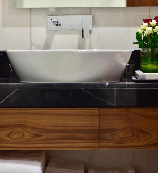 اتاق کلاب, The Avenue