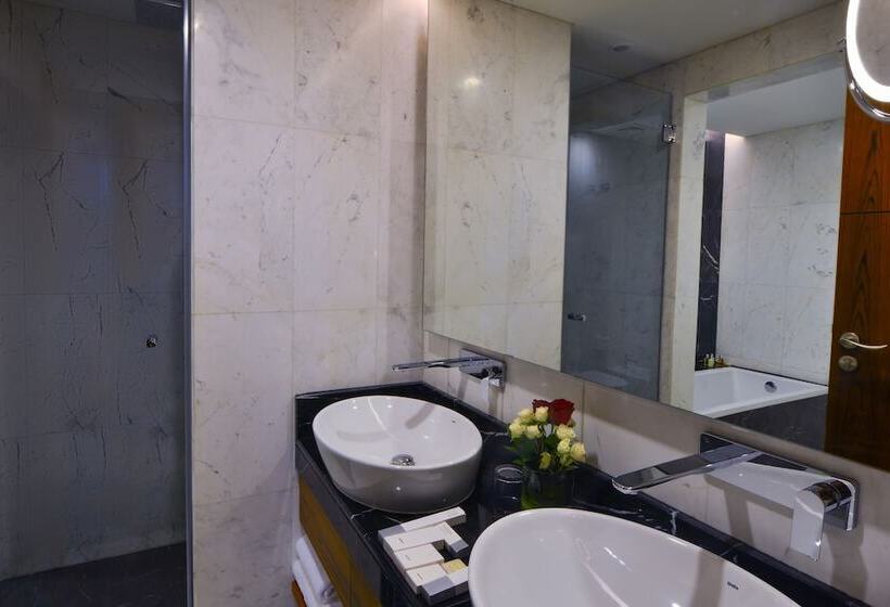 سوییت اجرایی, The Avenue