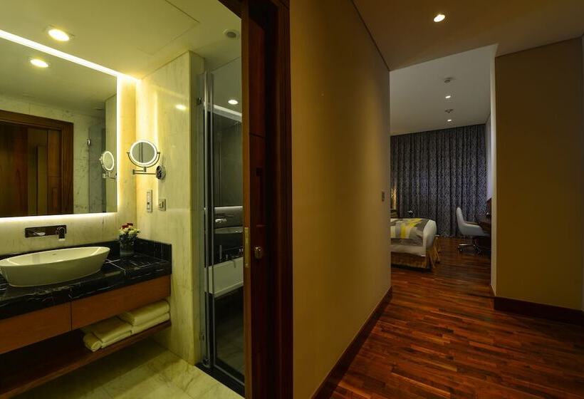 اتاق کلاب, The Avenue