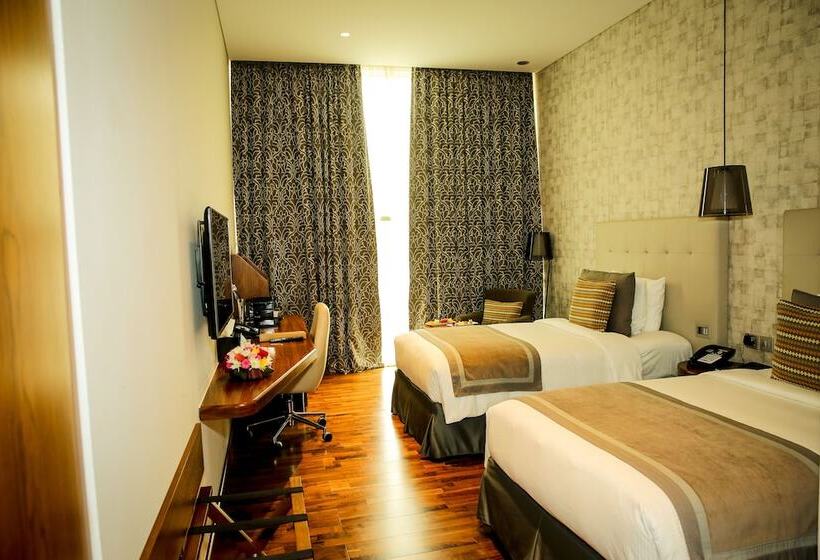 اتاق کلاب, The Avenue