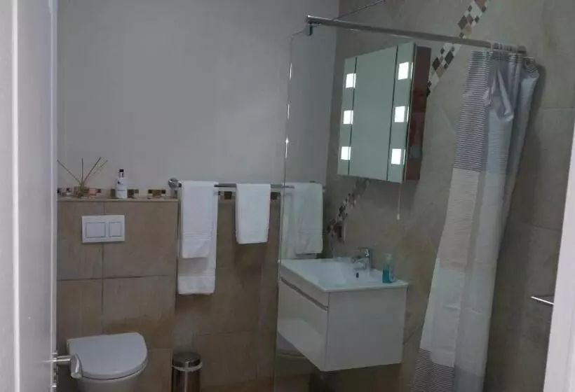 آپارتمان 1 خوابه با چشم‌انداز دریا, Lala Panzi B&b