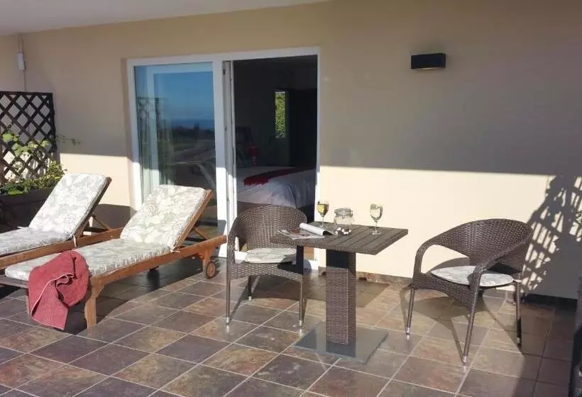 Triple Room Sea View, Lala Panzi B&b