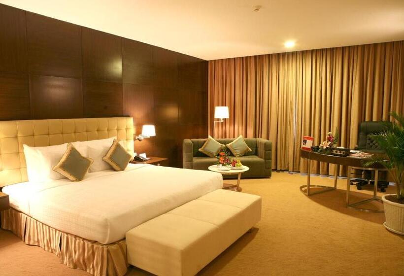 Deluxe Suite King Bed, Aurora Hotel Plaza