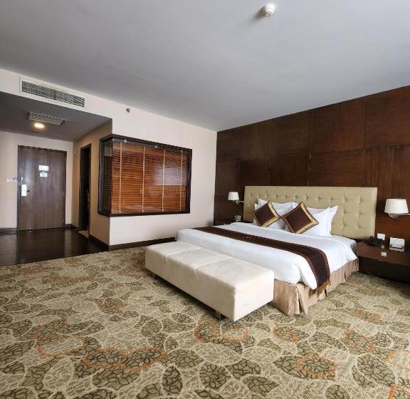 Deluxe Suite King Bed, Aurora Hotel Plaza
