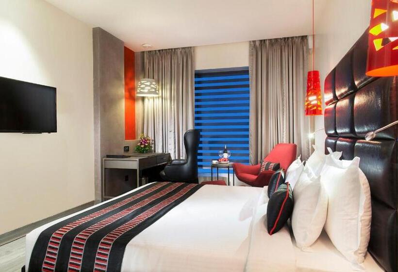 اتاق لوکس, Aauris