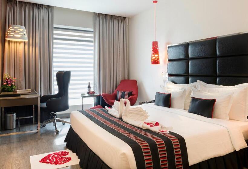 اتاق لوکس, Aauris