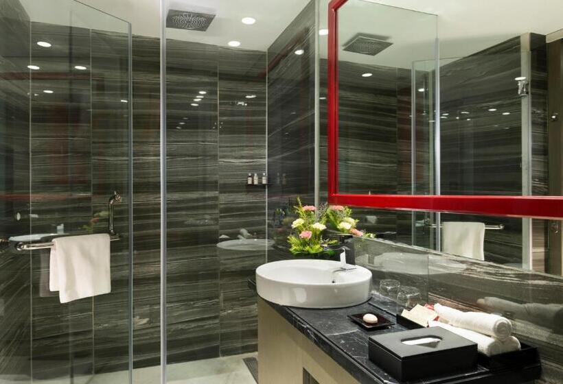 اتاق لوکس, Aauris