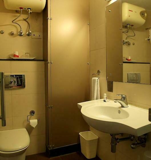 غرفة تنفيذية, Ahuja Residency Cyber City Ii