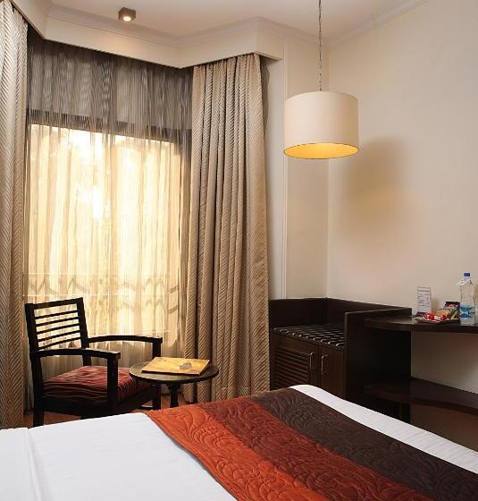 غرفة تنفيذية, Ahuja Residency Cyber City Ii