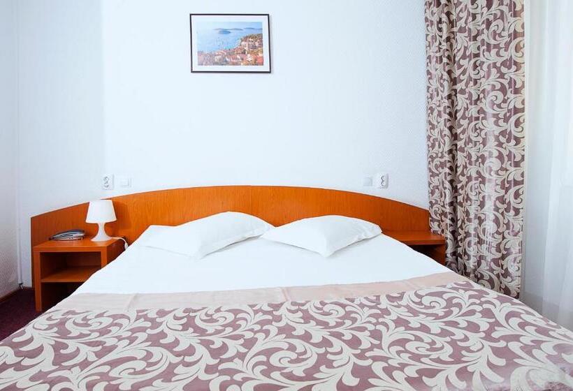 Номер Стандарт, Ceramica