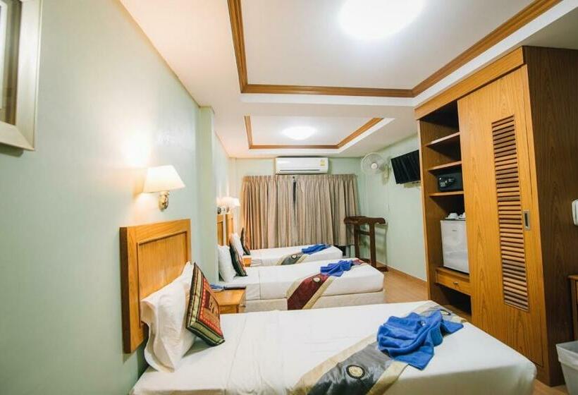 غرفة قياسية ثلاثية, Chilli Hotel&restaurant