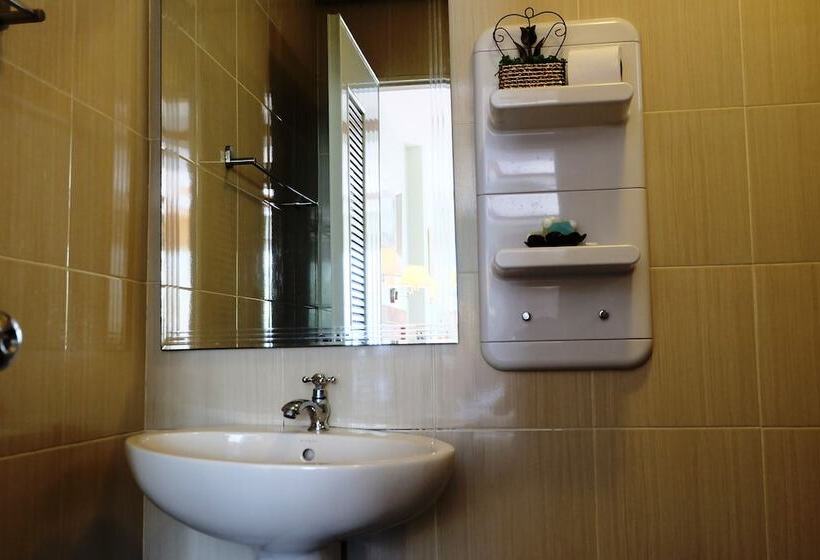 Четырехместный Номер Стандарт, Chilli Hotel&restaurant