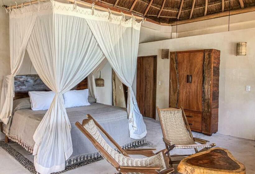 מיטת קינג בסוויטה, Diamante K   Inside Tulum National Park