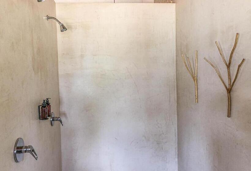 מיטת קינג בסוויטה, Diamante K   Inside Tulum National Park