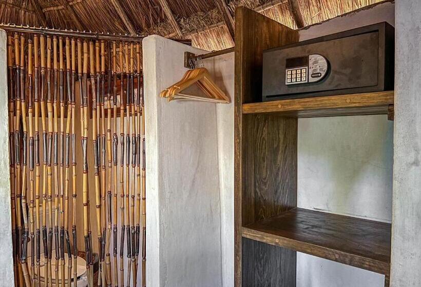 בונגלו מוזל, Diamante K   Inside Tulum National Park