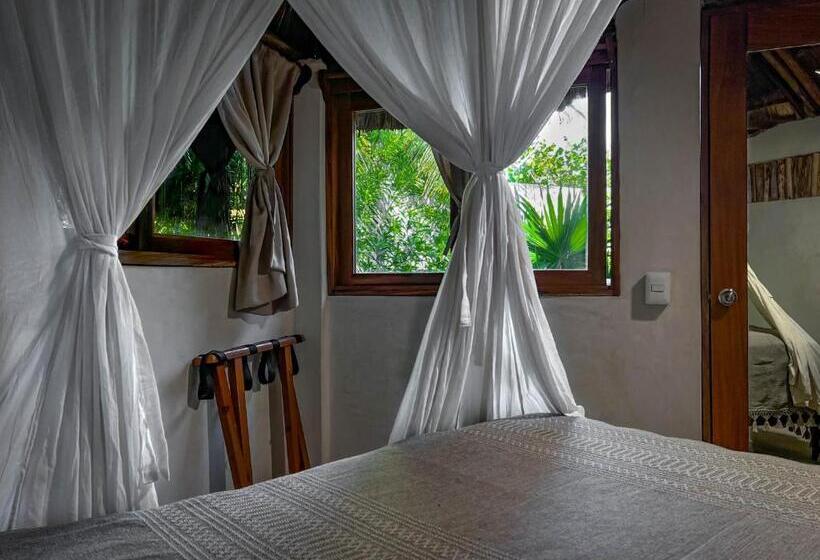バンガロー・エコノミー, Diamante K   Inside Tulum National Park