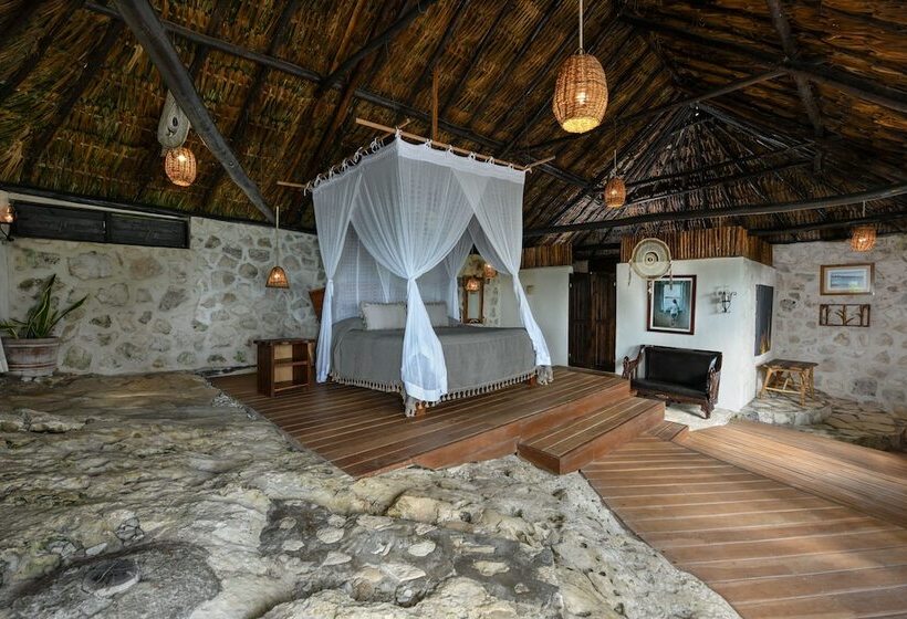 מיטת קינג בסוויטה, Diamante K   Inside Tulum National Park