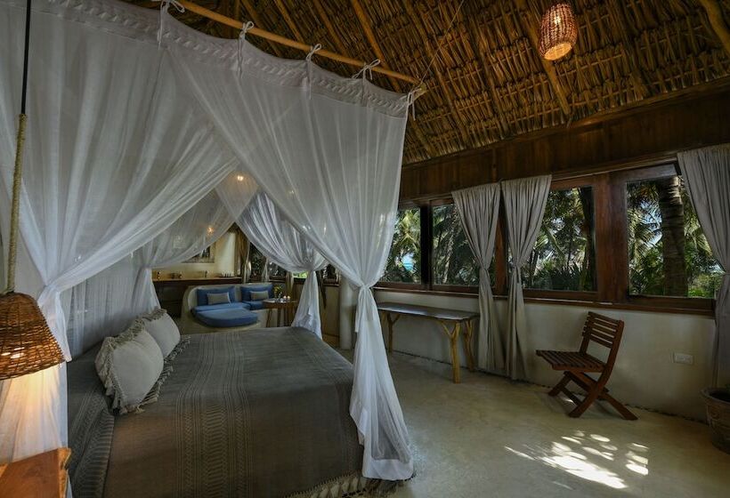 מיטת קינג בסוויטה, Diamante K   Inside Tulum National Park