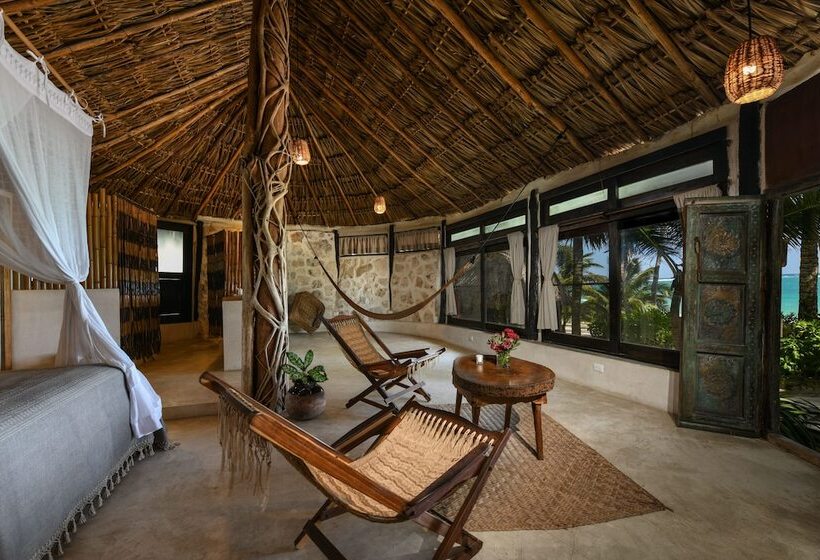 מיטת קינג בסוויטה, Diamante K   Inside Tulum National Park