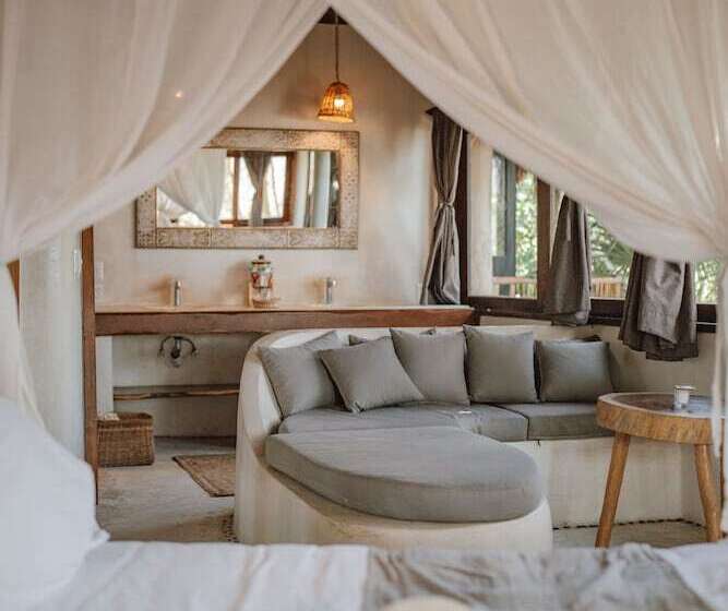 מיטת קינג בסוויטה, Diamante K   Inside Tulum National Park