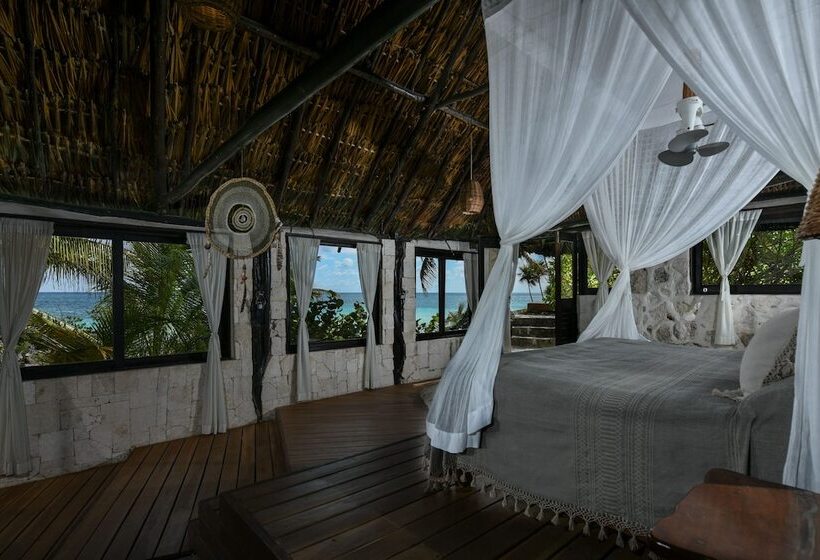 מיטת קינג בסוויטה, Diamante K   Inside Tulum National Park