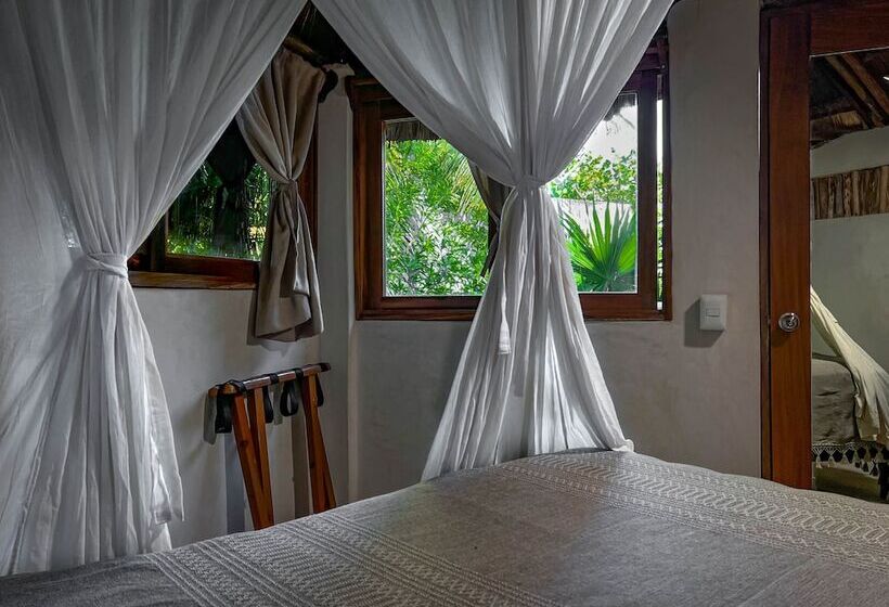 בונגלו מוזל, Diamante K   Inside Tulum National Park