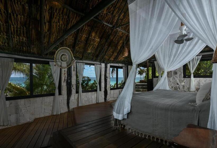 מיטת קינג בסוויטה, Diamante K   Inside Tulum National Park