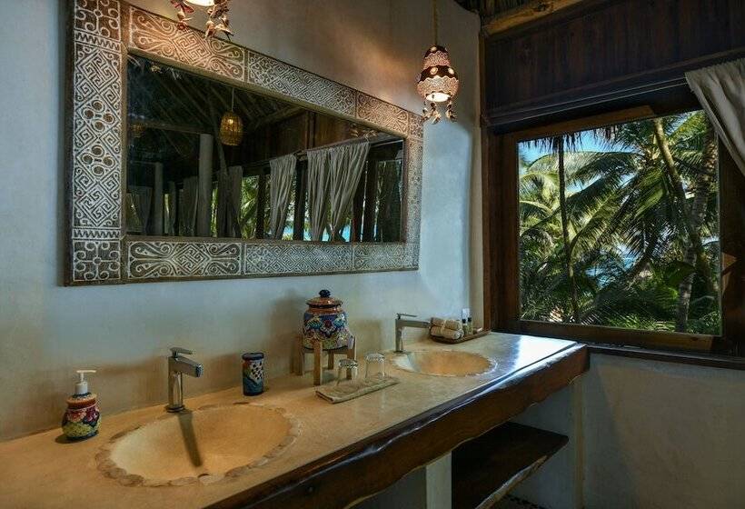 מיטת קינג בסוויטה, Diamante K   Inside Tulum National Park