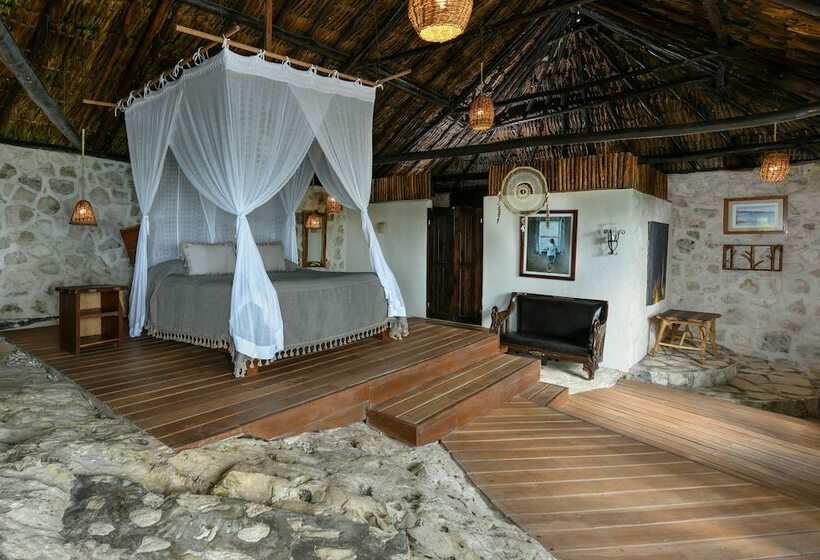 מיטת קינג בסוויטה, Diamante K   Inside Tulum National Park