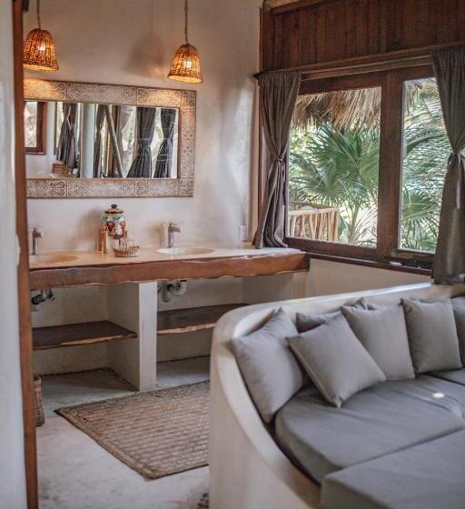 מיטת קינג בסוויטה, Diamante K   Inside Tulum National Park